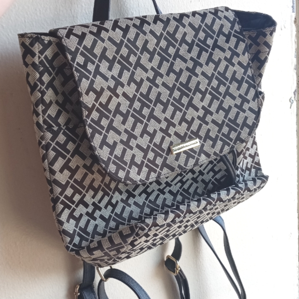 🎱 Tommy Hilfiger Backpack Purse